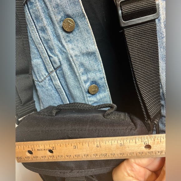 EUC unique gender neutral black triangular crossbody bag - Picture 15 of 15